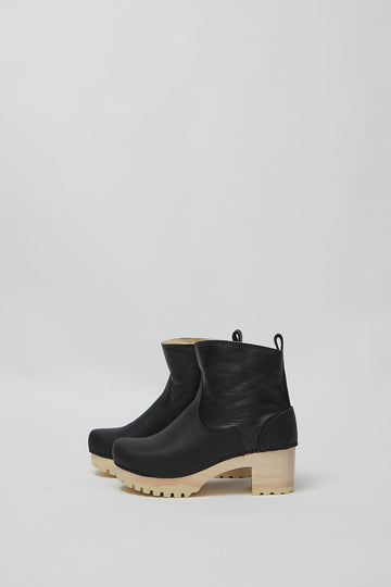 No.6 5" Pull on Shearling Clog Boot on Mid Tread in Ink Aviator on White Base