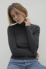 RUMER FITTED CASHMERE TURTLENECK