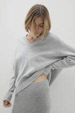 SYDNEY V-NECK CASHMERE SWEATER