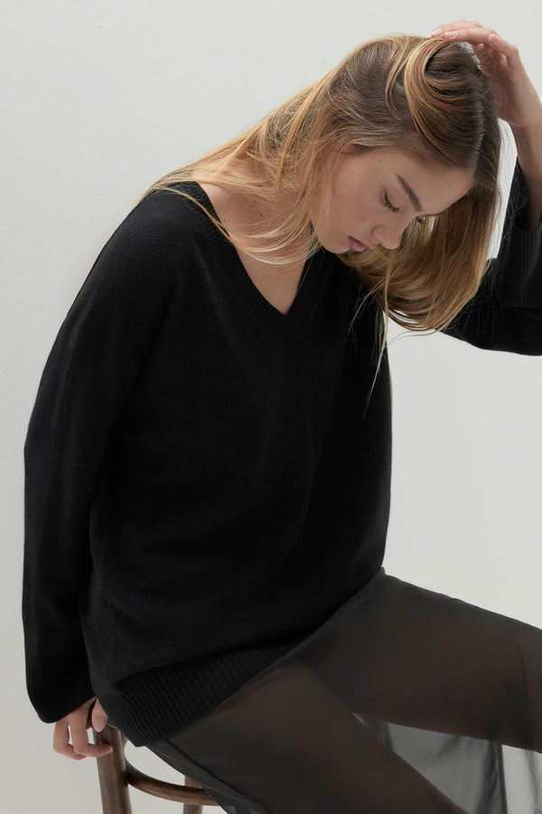 VIOLA V-NECK CASHMERE SWEATER