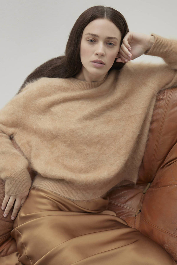 AGNES BRUSHED CASHMERE CREWNECK SWEATER