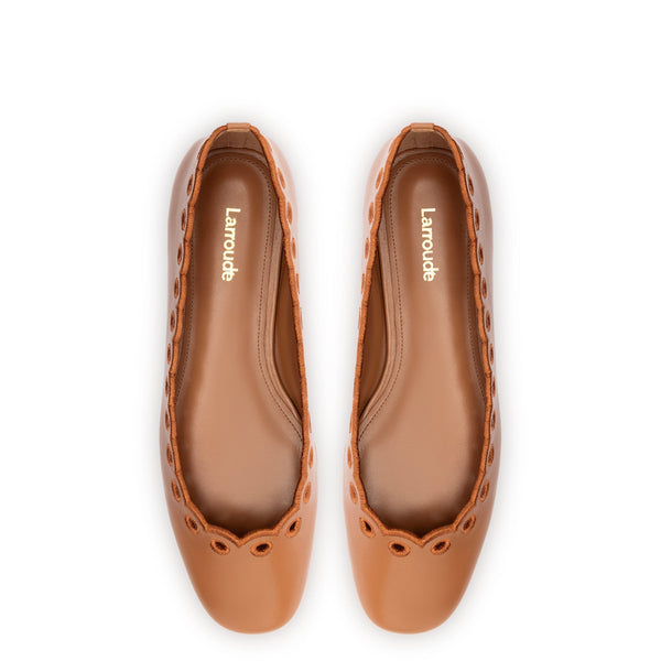 Meghan Broderie Flat In Caramel Leather