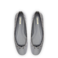 Meghan Broderie Flat In Titanium Leather