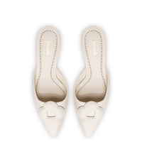 Flora Pump In Ivory Leather