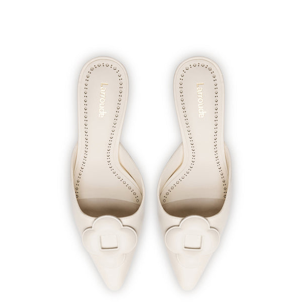 Flora Pump In Ivory Leather