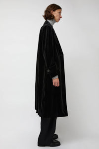 épingler Trigonal Fall Coat in Black Velvet